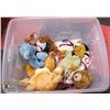 Image 1 : TOTE WITH ASSORTED TEDDY BEARS