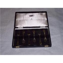 CASED SET OF WALKER AND HALL SHEFFIELD SIL