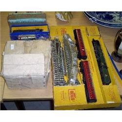 HORNBY DUBLO ELECTRIC TRAIN SET WITH LOCOM