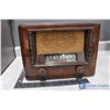 Image 1 : RCA Victor Wooden Radio - Model BT-44
