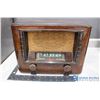 Image 2 : RCA Victor Wooden Radio - Model BT-44