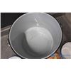Image 8 : Enamel Pot & Bowls