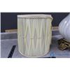 Image 2 : Vintage Lamp w/Shade