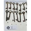 Image 3 : Nice Lot of Old Skeleton Keys on board