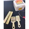 Image 2 : Vintage Child's Lot. Mini Sewing Machine, Sewing Box Etc