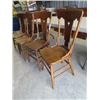 Image 2 : 4 Matching Wood Kitchen Chairs