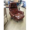 Image 2 : Swivel Leather Chair