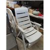 Image 3 : 4 Folding Lawn Chairs, & 2 Folding Patio Chairs