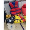 Image 2 : 4 Life Jackets, 3 Adult & 1 Child's, Hats & Carry Ons