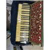 Image 2 : (LM) Hohner Accordion