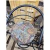 Image 5 : 2 bar height swivel stools with cushioned seats and back rests, metal - solid