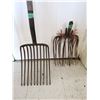Image 1 : 1 Coal Fork + 4 Hay Forks
