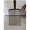 Image 2 : 1 Coal Fork + 4 Hay Forks