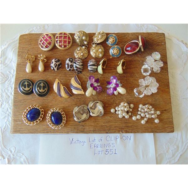 551 VINTAGE LOT OF CLIP ON EARRINGS