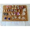 Image 1 : 551 VINTAGE LOT OF CLIP ON EARRINGS