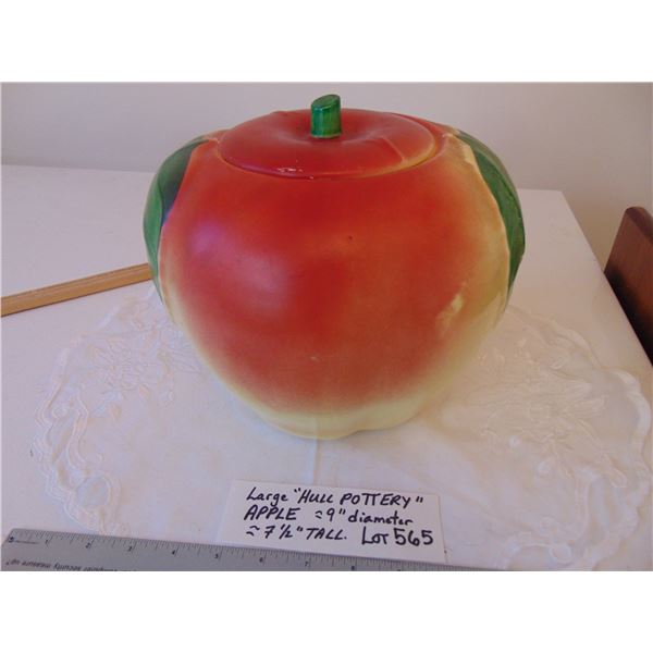 565 LARGE HULL POTTERY APLLE SHAPED COOKIE JAR NICE CONDITION