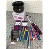 Image 1 : KNITTING AND CROCHET LOT BOWL NEEDLES