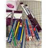 Image 4 : KNITTING AND CROCHET LOT BOWL NEEDLES
