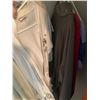 Image 7 : LOT OF 30+ PIECE OF WOMENS CLOTHING MOSTLY MEDIUM AND LARGE