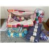 Image 1 : KNITTING BAG AND YARN CONTENTS
