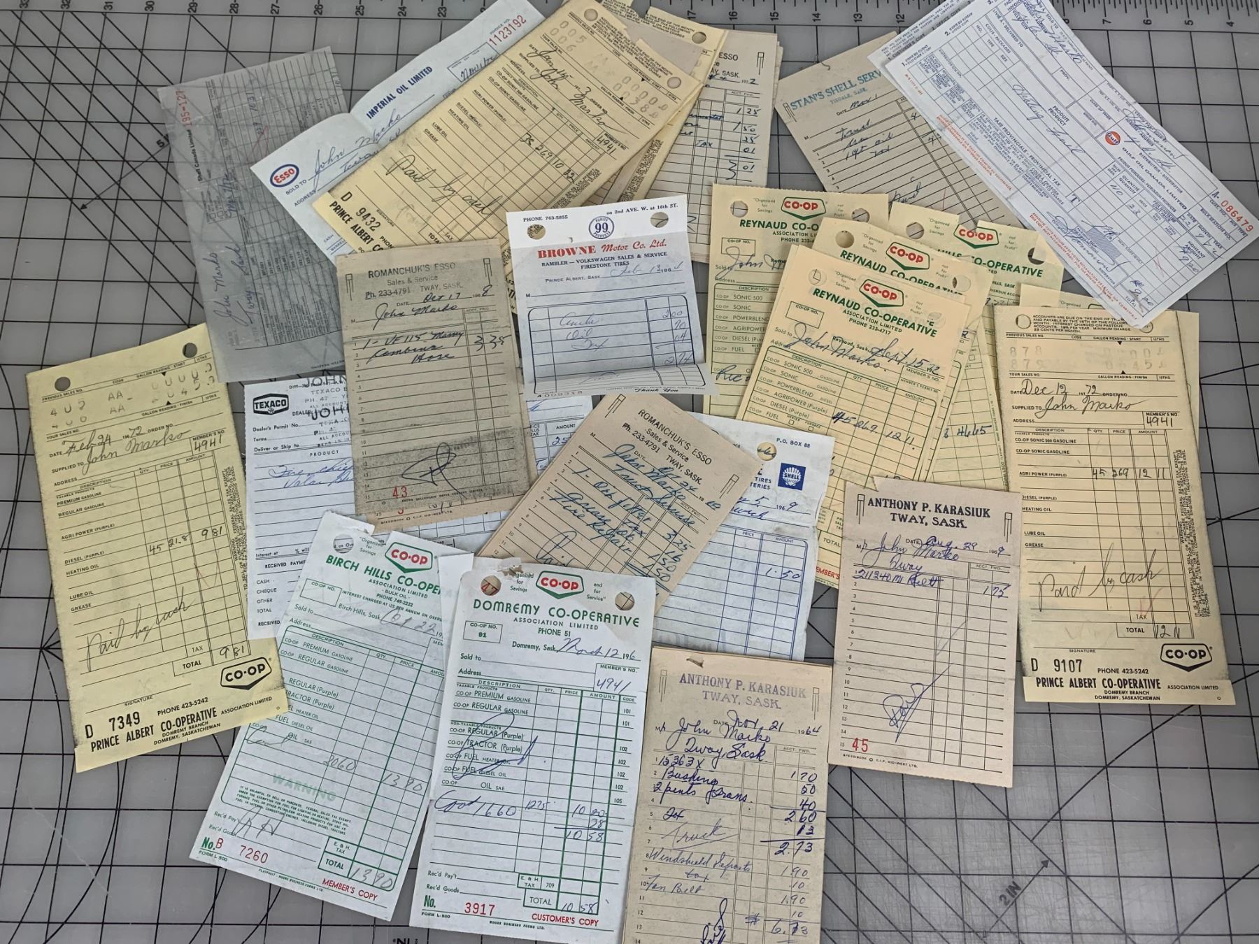 OLD GAS AND OIL RECEIPTS ESSO TEXACO SHELL COOP SASK - Schmalz Auctions