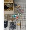 Image 3 : JEWELRY BOX AND CONTENTS