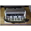 Image 5 : Hohner Contessa IVM Accdordian White Standard size, 45 keyboard, 120 key bass