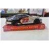 Image 5 : 1:24 Scale NASCAR CAT Racing Car Replica Collector's Series Model