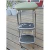 Image 1 : 1039 VINTAGE KITCHEN FOLD OUT LADDER STOOL