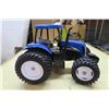 Image 3 : TG 285 New Holand Tractor Toy - Metal/Rubber/Plastic - 14"x10"X8"