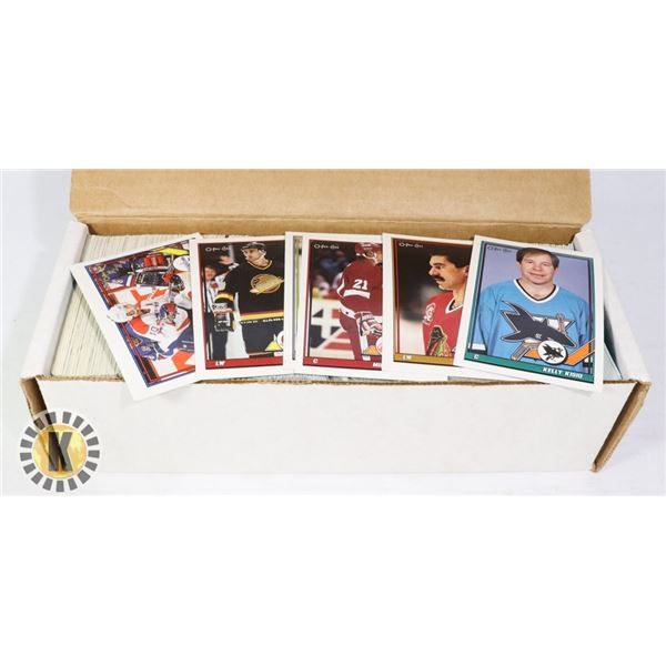 MEDIUM BOX OF HOCKEY CARDS