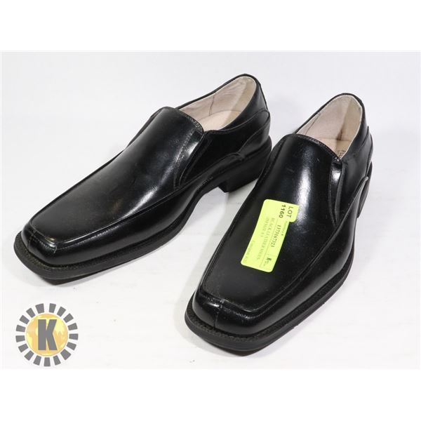 PAIR OF BLACK LEATHER SHOES- FLORSHEIM SIZE 8.5