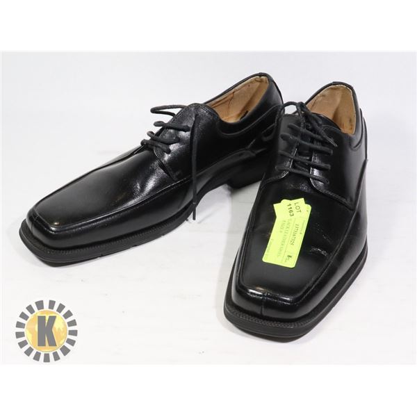 PAIR OF BLACK LEATHER SHOES- FLORSHEIM SIZE 8