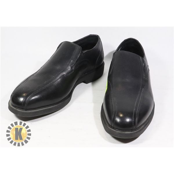 PAIR OF BLACK LEATHER SHOES- FLORSHEIM SIZE 8