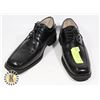 Image 1 : PAIR OF BLACK LEATHER SHOES- FLORSHEIM SIZE 8
