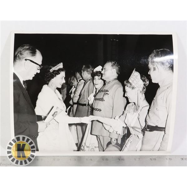 PHOTO OF QUEEN ELIZABETH MARKED COLOMBIAN