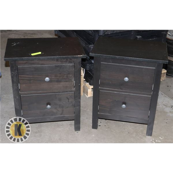 PAIR OF NIGHTSTANDS