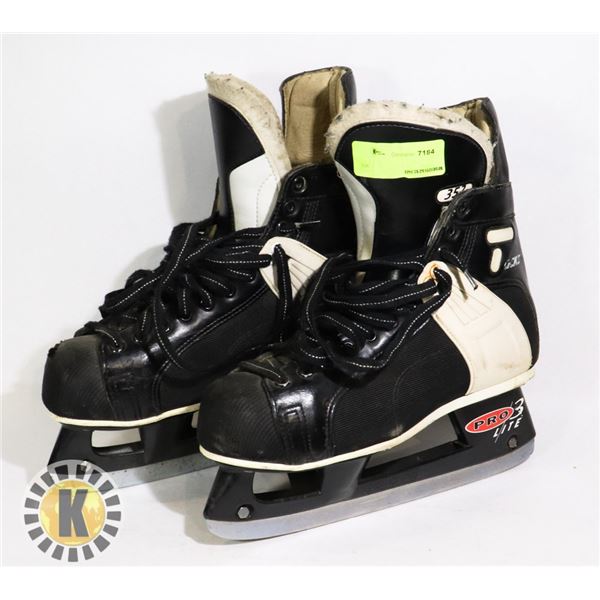 CCM PRO LITE 352 SKATES APPROX. SIZE 9