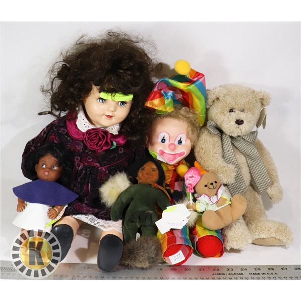 LARGE FLAT OF VINTAGE STUFFED ANIMALS