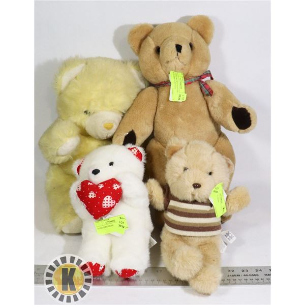 LARGE FLAT OF VINTAGE STUFFED ANIMALS