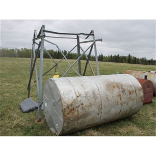 500 GALLON TANK & STAND