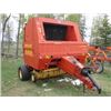 Image 2 : NEW HOLLAND 688 ROUND BALER
