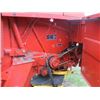 Image 6 : NEW HOLLAND 688 ROUND BALER