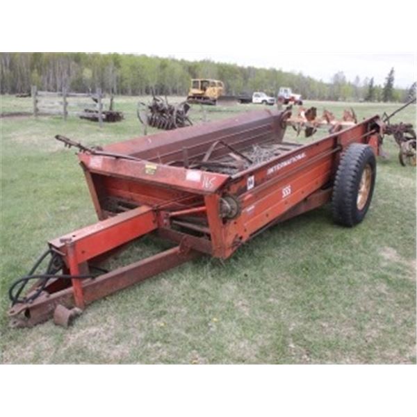 I.H. 555 MANURE SPREADER