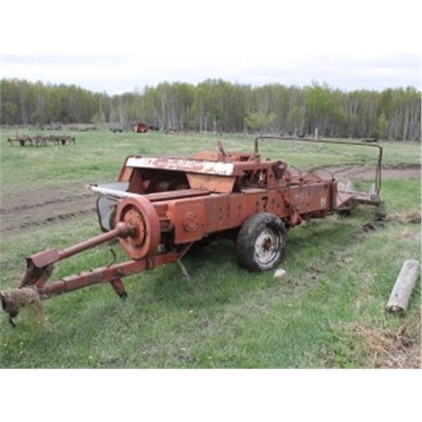 I.H. 430 BALER & STOOKER