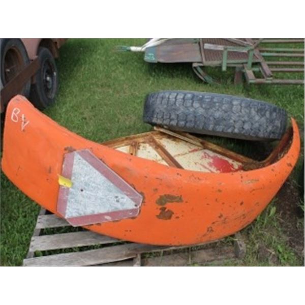 CASE FENDER & 900X20 TRUCK TIRE
