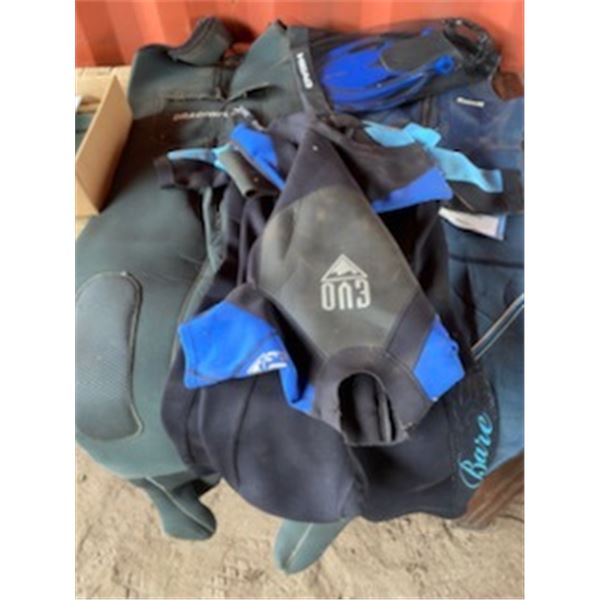 APPROX 5 WET SUITS & HEAD FLIPPERS