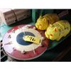 Image 1 : CURLING CLOCK, 2 YELLOW PLASTIC PIGGY BANKS