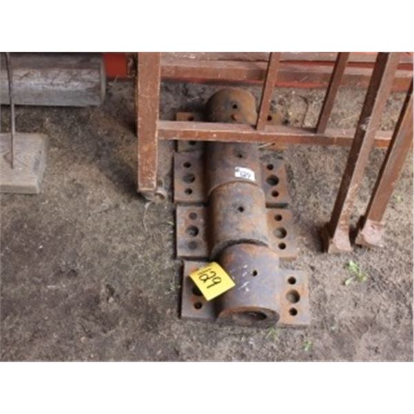 4 SHAFT HOLDERS (APPROX 2" OPENING)