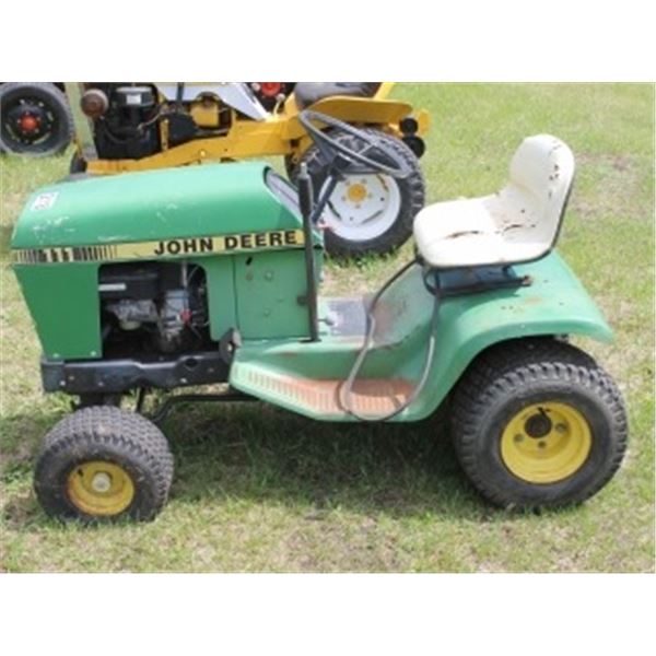 JOHN DEERE 111 RIDING TRACTOR